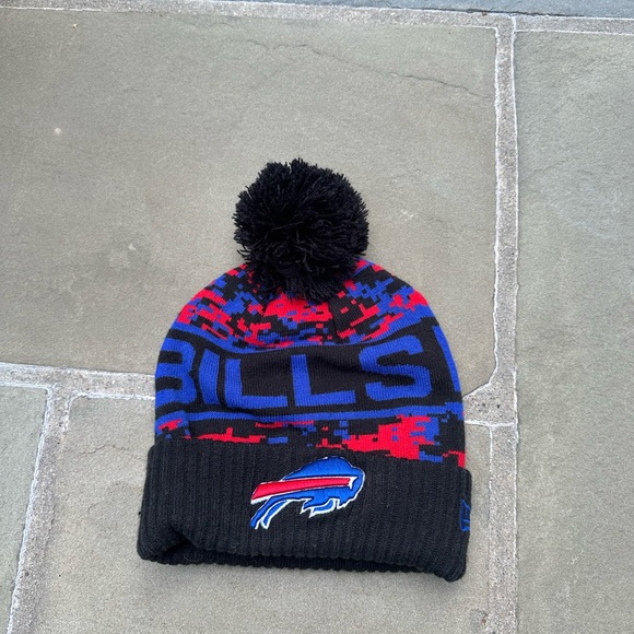 NFL BILLS KNIT HAT WITH POM POM - Picture 1 of 4